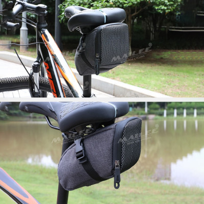 Túi Yên Xe Đạp XD-01 Gắn Yên Sau Tích Hợp Đèn Đuôi Nhấp Nháy Cảnh Báo nhiều màu, chất liệu vải 300D chống thấm nước, sạc Type C, dung tích 1.4 lít (kèm bọc chống mưa đi kèm) - Mai Lee