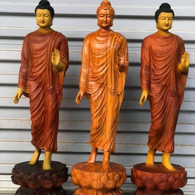 Tượng phật thích ca khất thực bằng gỗ hương kt cao 50