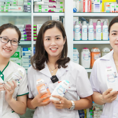 Dung dịch vệ sinh phụ nữ cao cấp cho da nhạy cảm Femfresh Pure & Fresh Wash 250ml