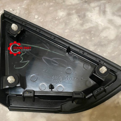 Ốp tam giác tai xe Mitsubishi Xpander mã 7405A735, 7405A736