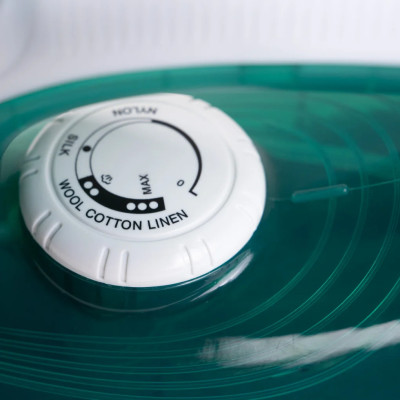 Bàn là hơi nước cầm tay Kangaroo KGSI1800 - Hàng chính hãng