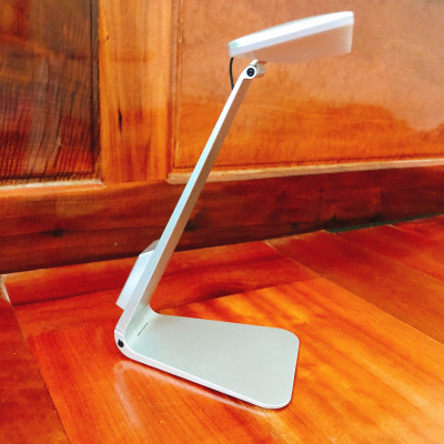 Đèn led chống cận để bàn kiểu dáng thời trang siêu mỏng  sạc pin - màu giao ngẫu nhiên