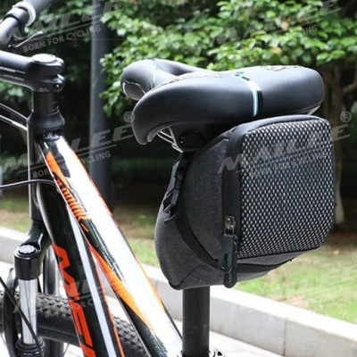 Túi Yên Xe Đạp XD-01 Gắn Yên Sau Tích Hợp Đèn Đuôi Nhấp Nháy Cảnh Báo nhiều màu, chất liệu vải 300D chống thấm nước, sạc Type C, dung tích 1.4 lít (kèm bọc chống mưa đi kèm) - Mai Lee