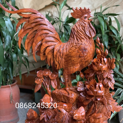 Tượng  gia đình gà phong thủy bằng gỗ hương ta kt cao 82×50×38cm 