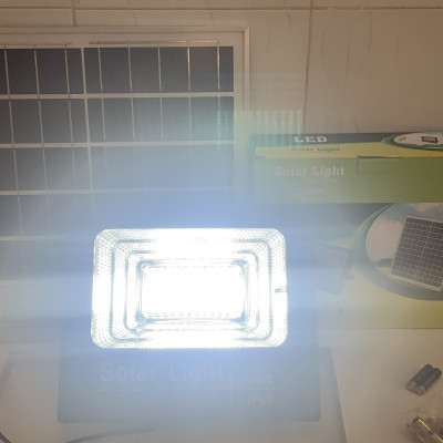 Đèn Pha Năng Lượng Mặt Trời Công Suất 60W