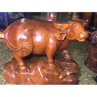 Tượng Gỗ Mỹ Nghệ Chạm Con Trâu đứng đep kích thuóc dài 50cm cao 40cm Anh Chị trưng phòng khách nhà , công ty ý nghĩa biểu tượng Con Trâu làm đầu cơ nghiệp giống như công sức mình làm lụng vất vả có ngày thành đạt ,may mắn & thành công ạ
