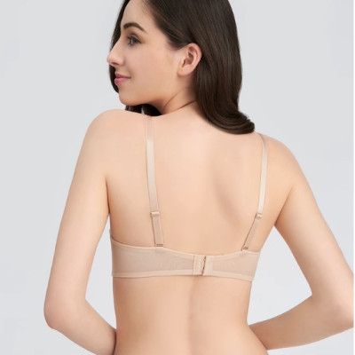 Áo lót ren nữ nâng ngực Triumph 3920 có gọng, đệm mút vừa, họa tiết ren hoa, cúp V Deep thoáng khí tạo rãnh ngực xẻ sâu, nâng ngực hiệu quả