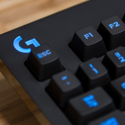 Bàn phím game có dây Logitech G213 Prodigy RGB Lightsync - Hàng chính hãng