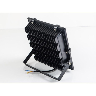 Đèn pha LED FELIOS tiết kiệm điện năng