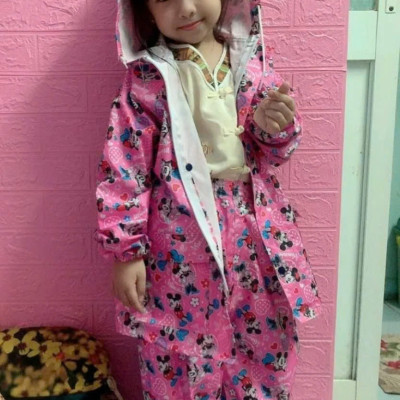 Bộ áo mưa trẻ em từ 6 - 8 tuổi họa tiết hoạt hình dễ thương  , xinh xắn  , vải dù chống thấm , có túi đựng , giao màu ngẫu nhiên