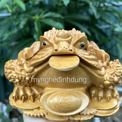 Tượng Cóc thiềm thừ phong thủy cầu tài lộc bằng gỗ bách xanh thơm nức kt 30x22x22cm 