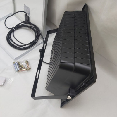 Đèn pha năng lượng mặt trời 300W