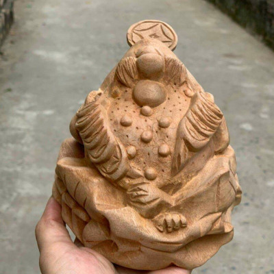 Cóc thiềm thừ phong thủy cầu tài lộc bằng gỗ xá xị kt 15×14×10cm 