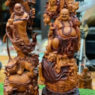 Tượng phật di lặc ngũ phúc gánh cành đào bằng gỗ hương đá tô làm mầu giả cổ  kt 60×24×14cm