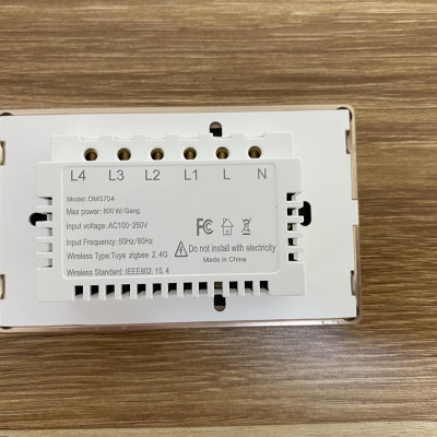 Công tắc cảm ứng thông minh Evismart, mặt kính cường lực viền nhôm, 4 nút bấm, màu trắng hoặc đen, sử dụng sóng zigbee, điều khiển từ xa qua app Tuya - Màu Trắng