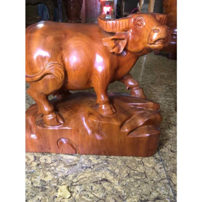 Tượng Gỗ Mỹ Nghệ Chạm Con Trâu đứng đep kích thuóc dài 50cm cao 40cm Anh Chị trưng phòng khách nhà , công ty ý nghĩa biểu tượng Con Trâu làm đầu cơ nghiệp giống như công sức mình làm lụng vất vả có ngày thành đạt ,may mắn & thành công ạ