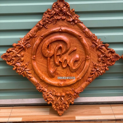 Bộ tranh khắc chữ phúc lộc thọ ,khung viền góc khắc đốt trúc ,tùng ,cúc ,trúc ,mai bằng gỗ hương đá kt mặt vuông 40×3.5 ,đo chéo 55cm