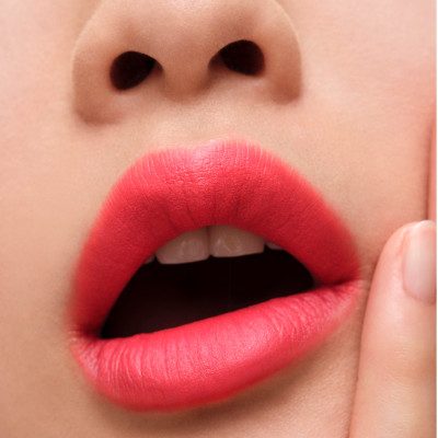 Son màu Prada Monochrome Buildable Weightless Lipcolor R126_SCARLATTO 3.8gr