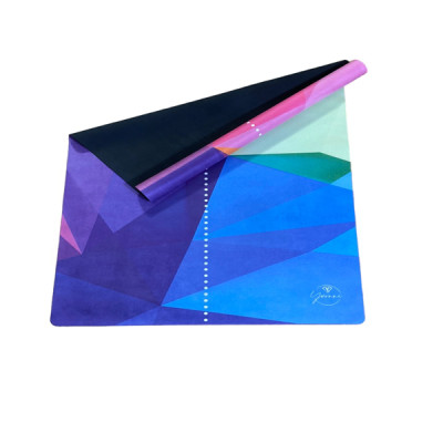 Thảm tập yoga du lịch cao cấp chính hãng Yvonne, Geometric (TẶNG KÈM 3 PHẦN QUÀ) dày 1,5mm gấp gọn, bề mặt nhám, siêu bám, ưa mồ hôi, dễ vệ sinh, chất liệu cao su tự nhiên, kích thước 183cm x 66cm, nặng 1,2kg