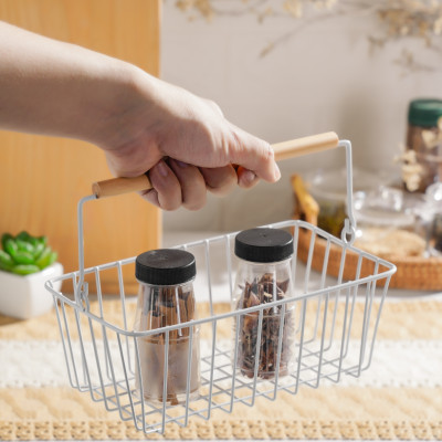 Giỏ kim loại  có tay cầm  bằng gỗ . Phân phối bởi Cobi Home.