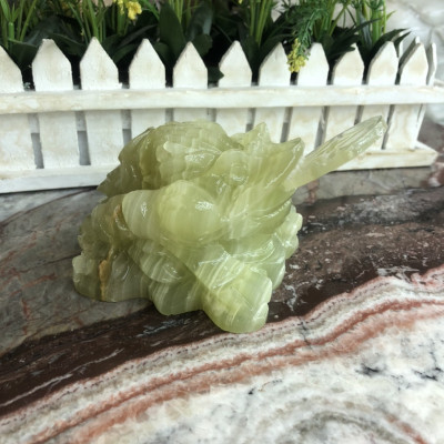 Tượng Cóc Ba Chân, Cóc Ngậm Tiền, Thiềm Thừ phong thủy chiêu tài lộc đá ngọc Onyx - Dài 10 cm