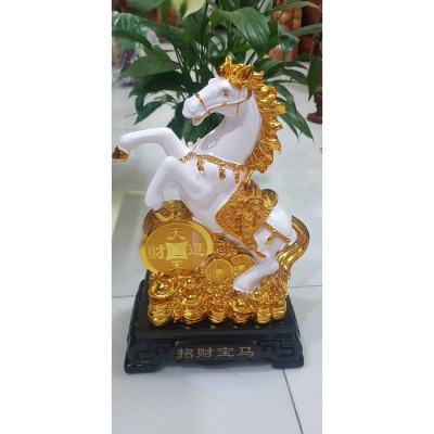 Tượng Ngựa TRẮNG Hay Bạch Mã Phong Thuỷ Đứng Tiền Đế Gỗ Mới đẹp Cao 33cm Ngang 20cm Sâu 11cm Ý nghĩa biểu tượng Thành Công Tài Lộc mệnh Kim mệnh Thuỷ trưng phòng khách nhà , công ty, bàn làm việc , quà biếu tặng ạ