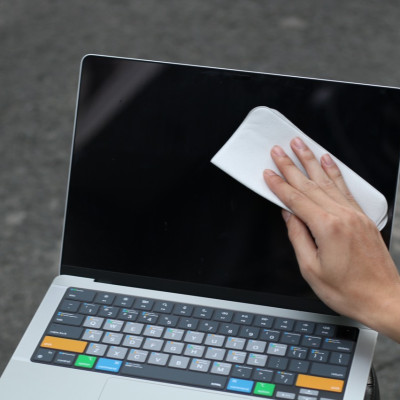 Khăn Lau Màn Hình Polishing Cloth Kai cho iPhone / Macbook / iPad / Laptop / Smartphone / Lens Camera/ Smartwatch loại Fullbox- Hàng Chính Hãng