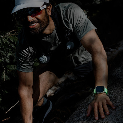 Dây Đeo Dạ Quang UNIQ STRIDE SE Fkm Rubber Cho Apple Watch Phát Sáng Trong Đêm Chất Liệu Cao Cấp Hàng Chính Hãng