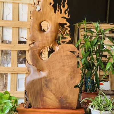 Tượng con rồng ,nhất long vờn ngọc trang trí phong thủy , bằng gỗ gù nu hương hàng siêu đẹp đục kỹ kt cao 120 _(105)×50×15cm