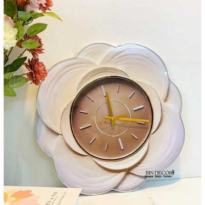 Tranh đồng hồ tráng gương mặt mica sáng bóng hoa cánh mỏng cách điệu kèm đinh và pin