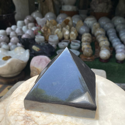 Kim tự tháp đá bồ kết đen NHASAN biểu tượng sức mạnh, bảo vệ và thu hút năng lượng tích cực