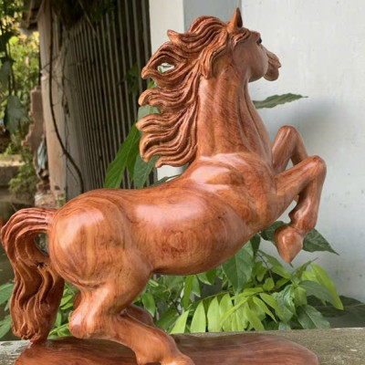 TƯỢNG CON NGỰA PHONG THỦY GỖ HƯƠNG ĐÁ KT CAO 30CM