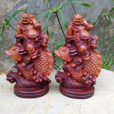 Tượng phật di lặc cưỡi cá chép bằng gỗ hương đá tô làm mầu giả cổ kt 23×13×8cm