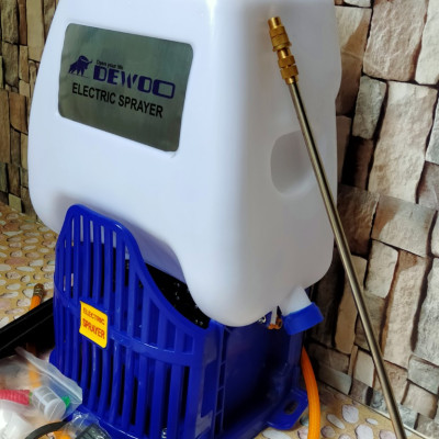 MÁY PHUN THUỐC - BÌNH PHUN THUỐC DEWOO 20L CHẠY ĐIỆN 12V DW-20M - HÀNG CHÍNH HÃNG
