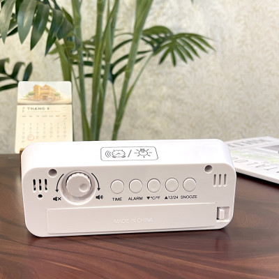 Đồng hồ để bàn báo thức Rhythm LCT107NR03 – KT 14.8 x 5.7 x 4.7cm / 132g. Vỏ nhựa. Dùng Pin