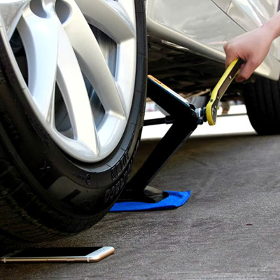 Kích Nâng Gầm Xe Con, Ô Tô , Xe Máy 2 Tấn Kèm Cờ Lê Nhỏ Gọn, Dễ Dàng Thay Thế Lốp Xe Khẩn Cấp Loại Dày