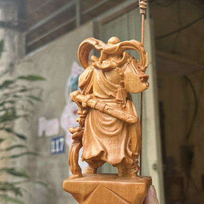 TƯỢNG QUAN CÔNG TRẤN ẢI BẰNG GỖ BÁCH XANH THƠM NỨC KT CAO 20×9×6CM 