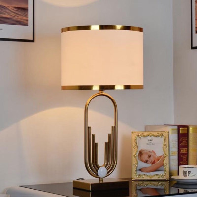 Đèn bàn tô điểm táp sofa,Đđặt bàn phòng ngủ,decor thiết kế bên trong phong thái hiện đại.