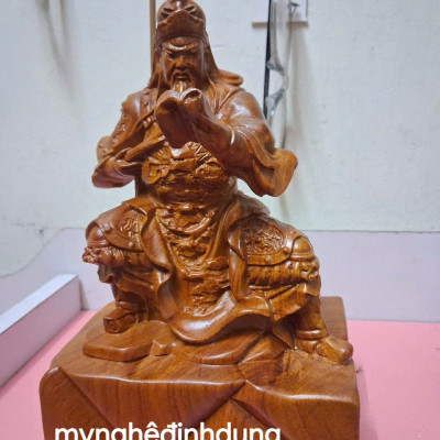 Tượng quân công đọc sách bằng gỗ hương đá cao 20x13.5x9cm 