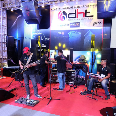 Dàn Karaoke 02 loa full liền công suất kèm Loa siêu trầm 8 inch công suất lên tới 1400W - Hàng Chính Hãng LD Systems Germany