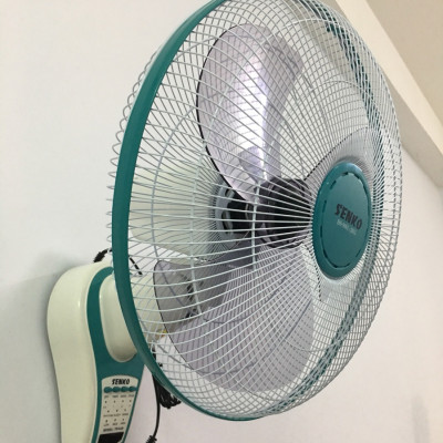 Quạt điện cao cấp Senko TR1683 điều khiển từ xa bằng Remote màu ngẫu nhiên - Hàng chính hãng