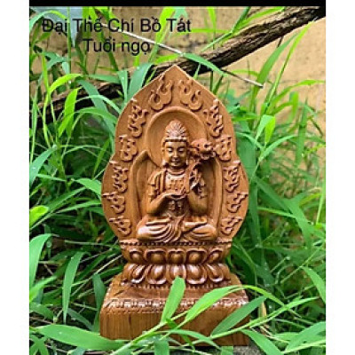 Tượng bạn mệnh phật đại thế chí bồ tát hợp tuổi( ngọ) khắc hai mặt bằng gỗ bách xanh thơm nức kt 14×8×4cm