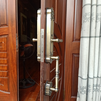 Khóa cửa thông minh Kitos KT-C500 phong cách tân cổ điển