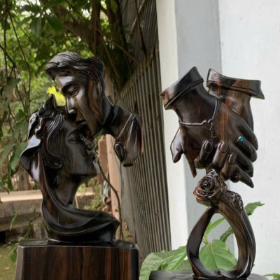 Tượng phu thê viên mãn bằng gỗ mun hoa đẹp long lanh kt cao 30×16×6cm  