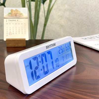 Đồng hồ để bàn báo thức Rhythm LCT107NR03 – KT 14.8 x 5.7 x 4.7cm / 132g. Vỏ nhựa. Dùng Pin