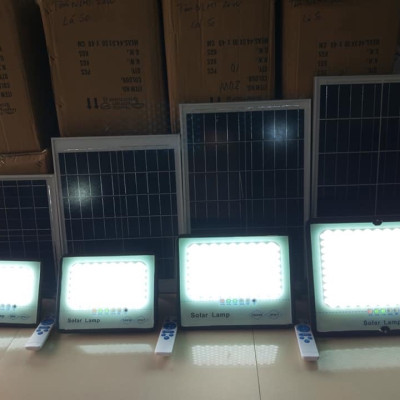 Đèn Năng Lượng Mặt Trời 200W- Đèn Chống Lóa 200W  | Sản phẩm sử dụng 100% năng lượng mặt trời, có điều khiển từ xa tiện lợi và thông minh