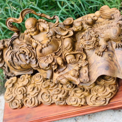 Tượng phật di lặc tam phúc ngồi cuốn thư bằng gỗ bách xanh thơm phức kt 56×40×30cm