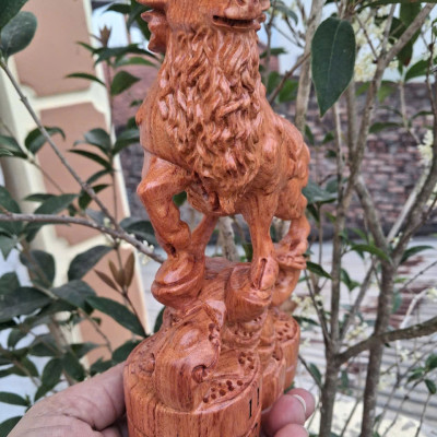 Tượng  con dê tài lộc  bằng  gỗ  hương  đá kt 20x13x6cm 