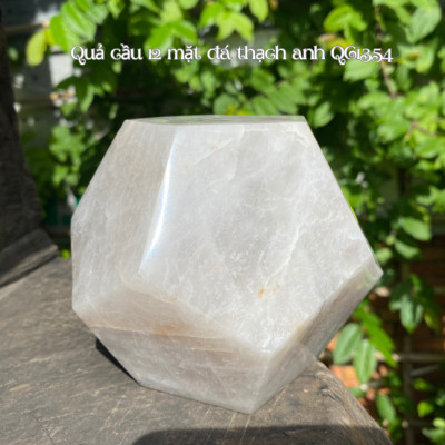 Quả cầu 12 mặt đá thạch anh NHASAN QC1354 nặng 2.26kg, mặt cạnh 7.5cm, đường kính 10.5cm