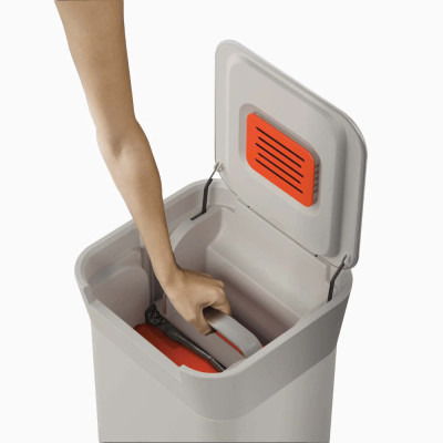 Thùng rác Joseph Joseph 30039 Titan Slim 20L – Compactor Stone Hàng chính hãng